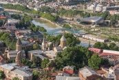 Tiflis'te eski ve yeni yanyana